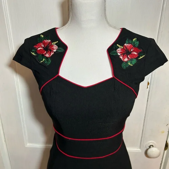 Hell Bunny Vixen Wiggle Dress with Embroidered Hibiscus size XS EUC - Picture 2 of 10